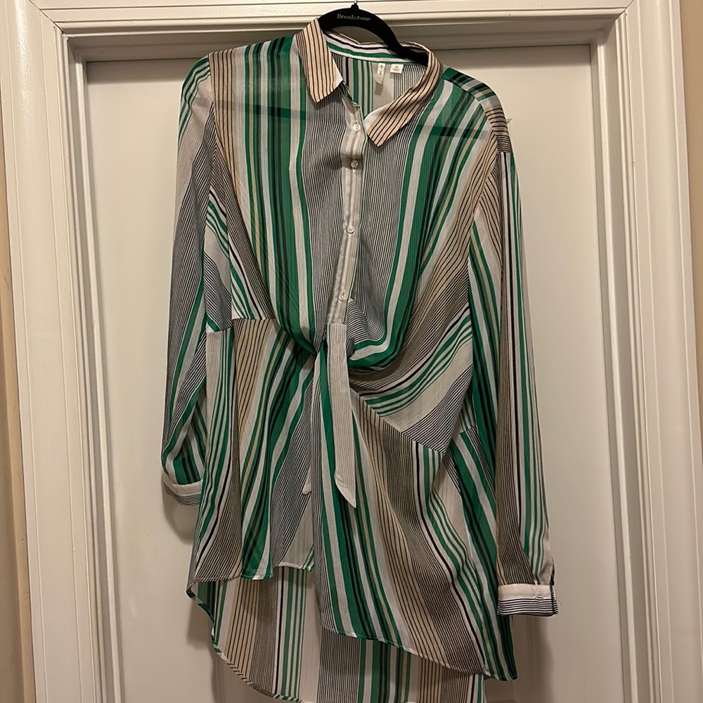 Stripe high low button up